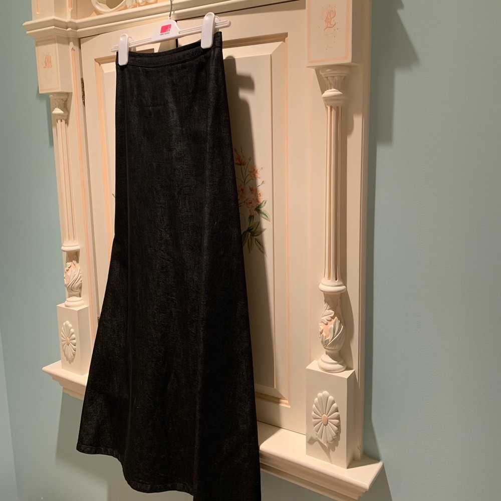 Maxi skirt. Fit thru waist and hips & flare hem